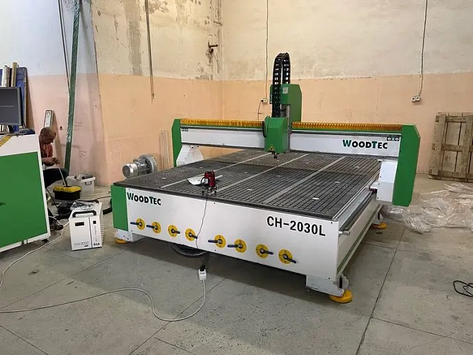 Фрезерно-гравировальный станок с ЧПУ WoodTec CH 2030L