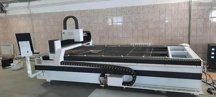 Оптоволоконный лазерный станок для резки металла MetalTec 1530 B (RECI-1000 W)