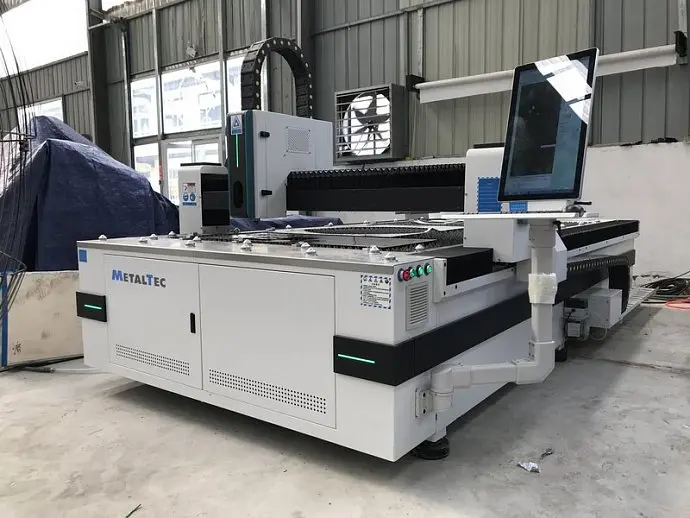 Оптоволоконный лазерный станок для резки металла MetalTec 1530 B (RECI-1000 W)