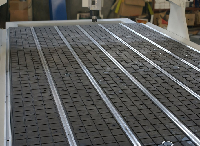 Фрезерно-гравировальный станок с ЧПУ WoodTec CH-2030K