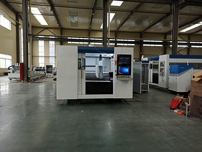 Оптоволоконный лазерный станок для резки металла MetalTec 1530P (2000 - 6000W)