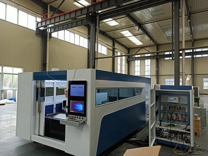 Оптоволоконный лазерный станок для резки металла MetalTec 1530P (2000 - 6000W)