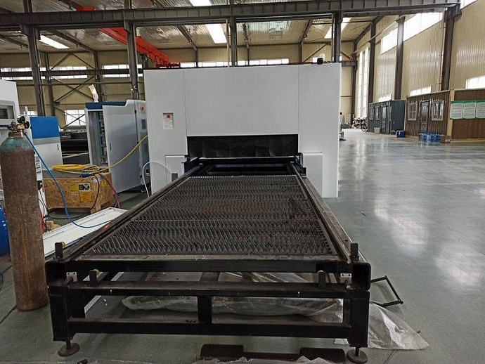 Оптоволоконный лазерный станок для резки металла MetalTec 1530P (2000 - 6000W)