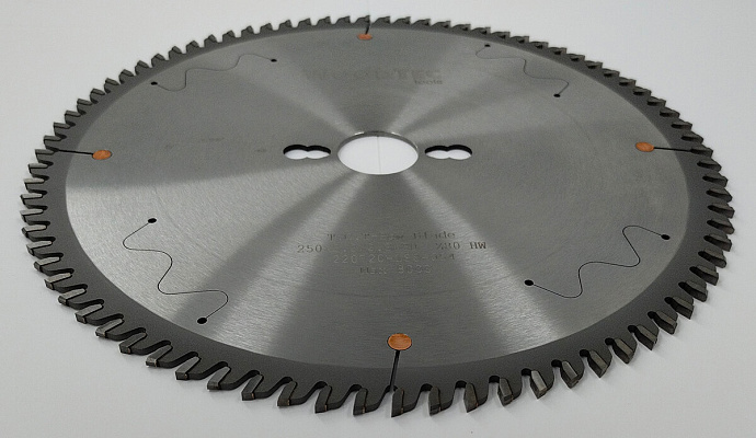 Основная пила WoodTec для форматно-раскроечных станков Ø250 х 30 x 3,2 / 2,2 Z = 80 FZ/TR